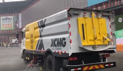 中欧体育官网X1新一代洗扫车在2019河南环博会路演