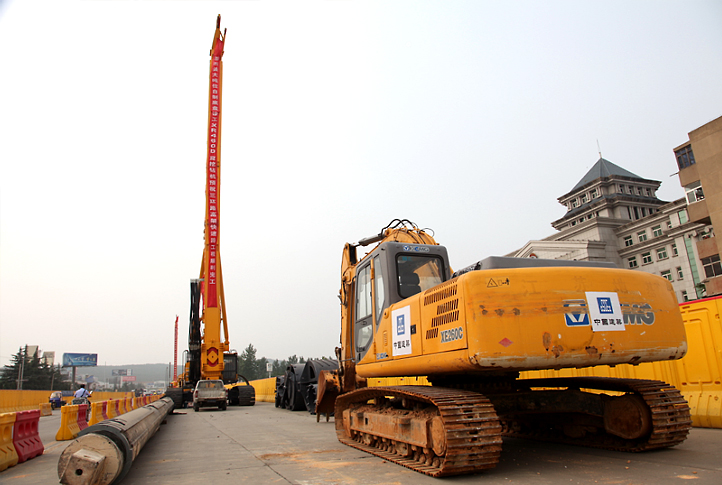 2012年7月中欧体育官网旋挖钻机XR460D助力徐州三环东路快速化改造中欧-JC82