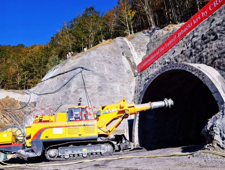 2016年9月中欧体育官网XTR260隧道掘进机在黑山共和国南北高速公路Jabuka隧道施